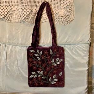 Velvet and beaded bag with magnetic closure